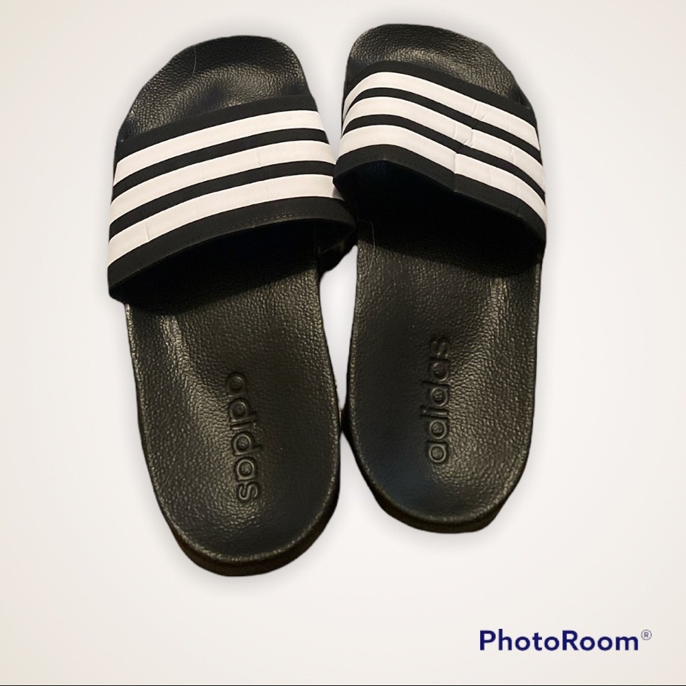 Size 7 unisex adidas slides